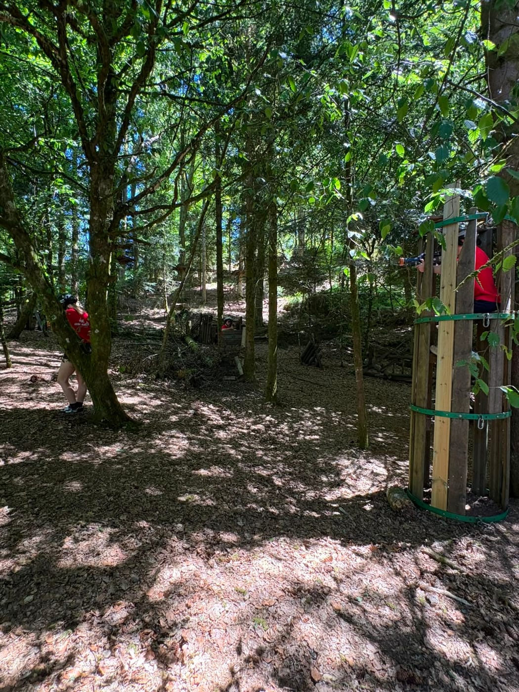 Partie de Laser'Aventure en forêt